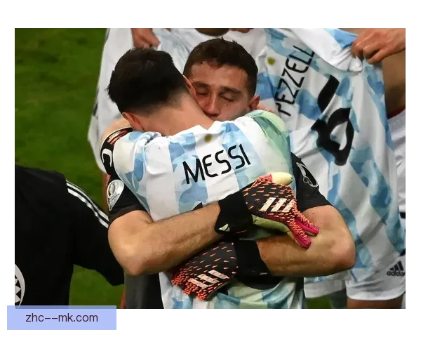 萨隆东世预赛主场点球建功助球队取胜展现关键实力